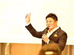 クローバー出版ファウンダー会長・小川泰文