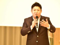 クローバー出版ファウンダー会長・小川泰文